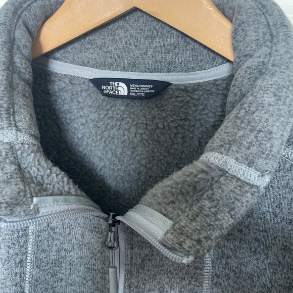 Men’s Northface fleece pullover with front pocket - Picture 3 of 4